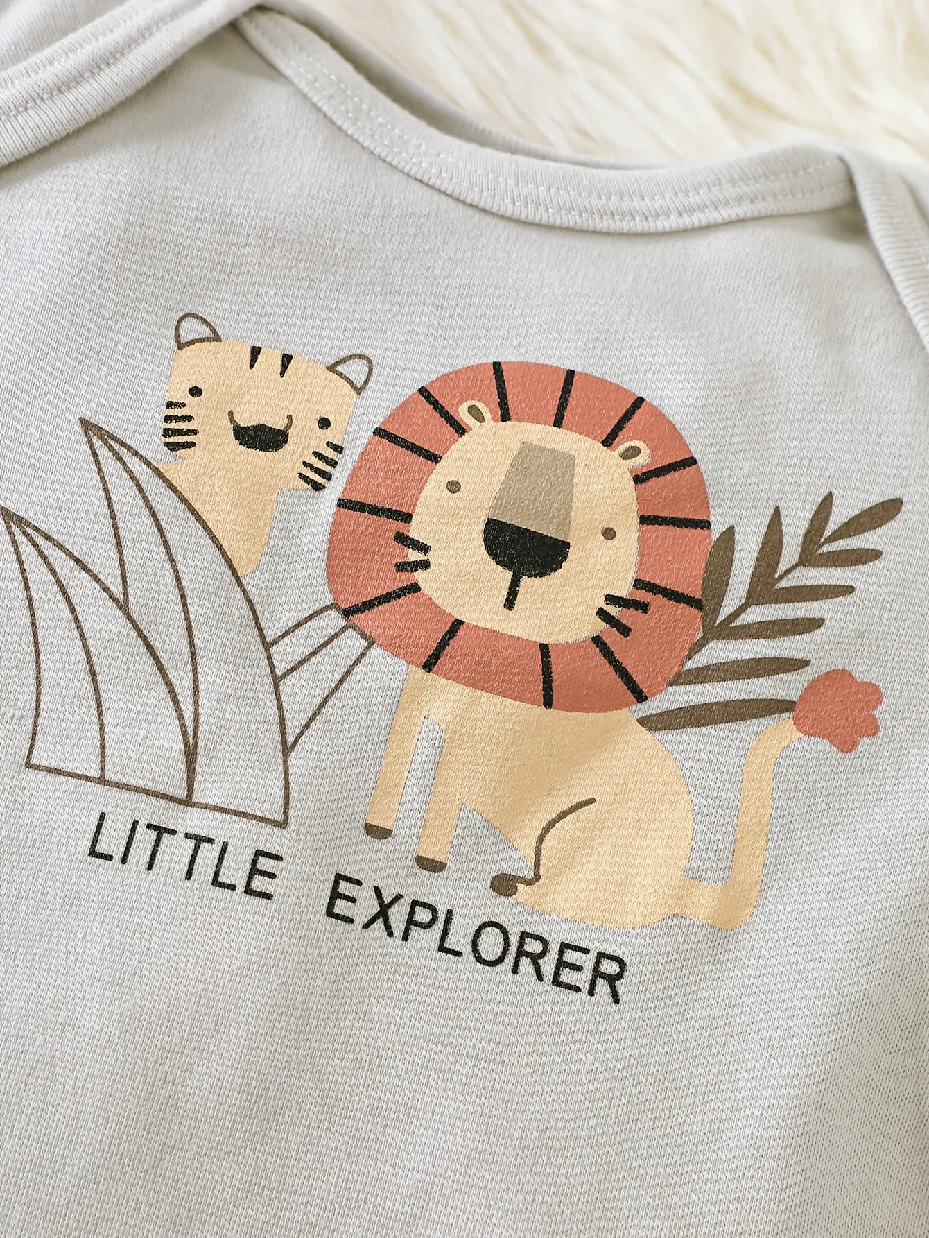 Baby boy clothes 4PCS Baby boy onesies suit Autumn and winter long-sleeved onesie+ top+ 2 pants Suitable for 0-12 months